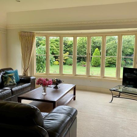 Pin Oaks Luxury Bed & Breakfast Palmerston North Bagian luar foto