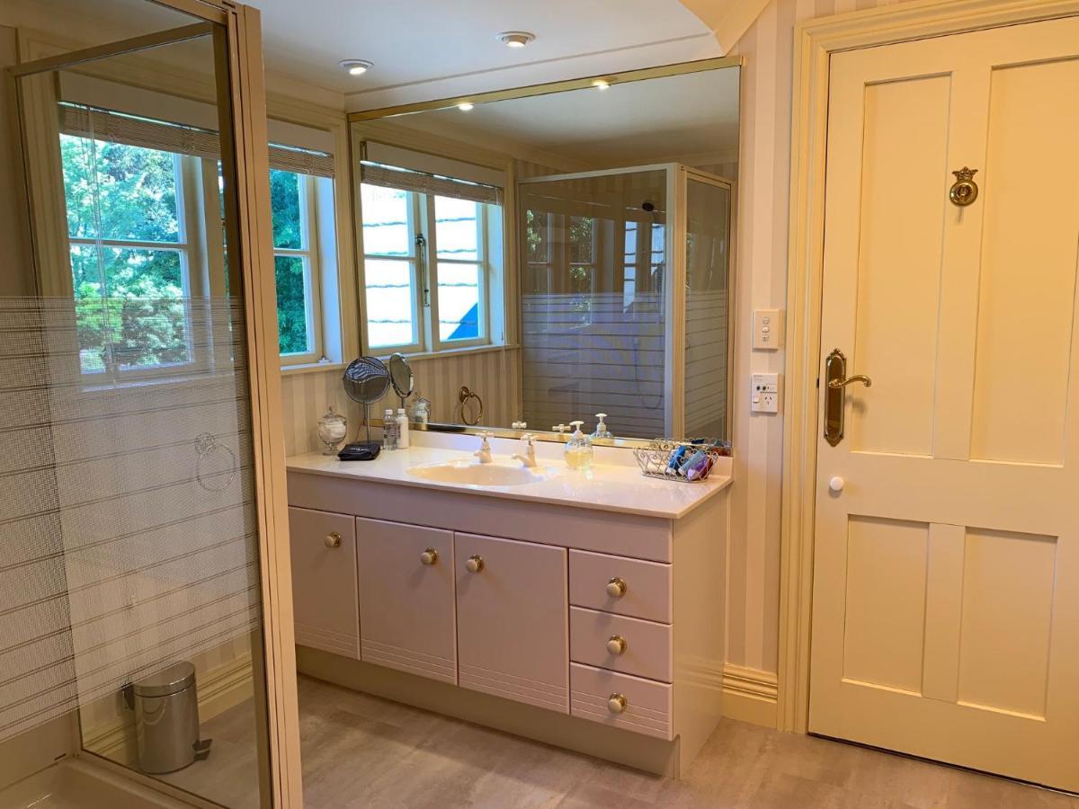 Pin Oaks Luxury Bed & Breakfast Palmerston North Bagian luar foto