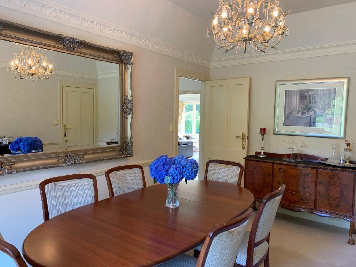 Pin Oaks Luxury Bed & Breakfast Palmerston North Bagian luar foto