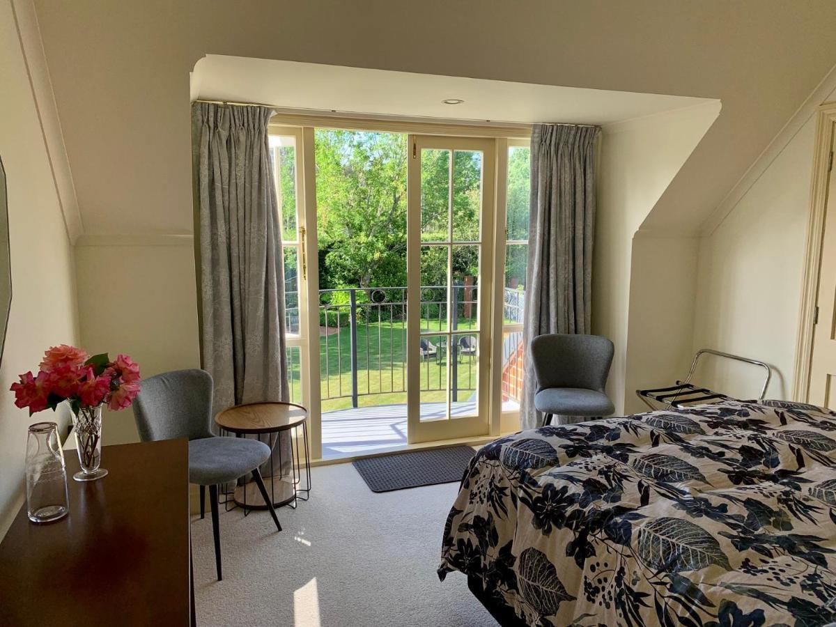 Pin Oaks Luxury Bed & Breakfast Palmerston North Bagian luar foto