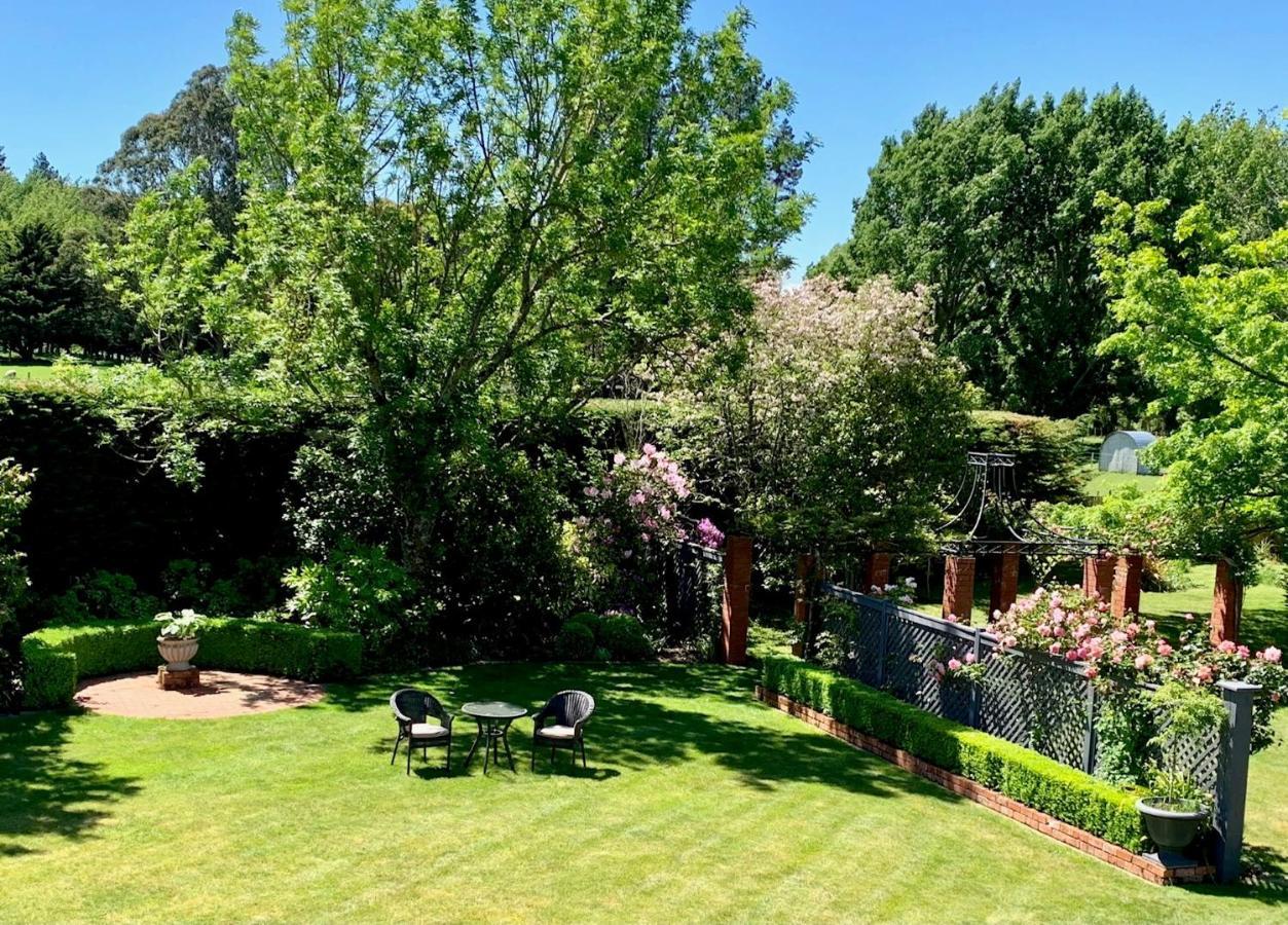 Pin Oaks Luxury Bed & Breakfast Palmerston North Bagian luar foto