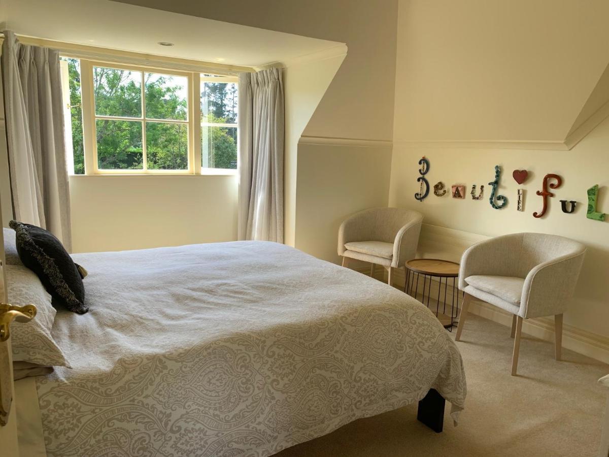 Pin Oaks Luxury Bed & Breakfast Palmerston North Bagian luar foto