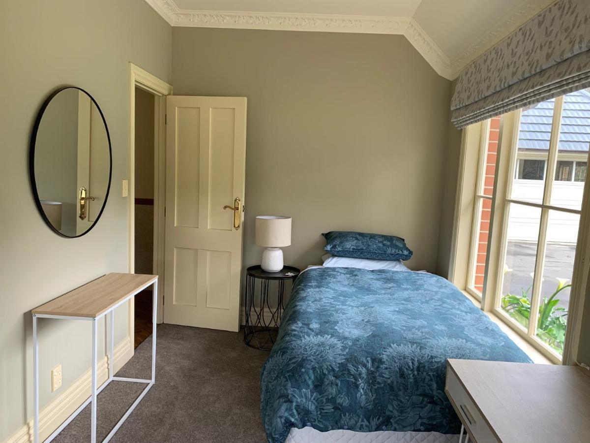 Pin Oaks Luxury Bed & Breakfast Palmerston North Bagian luar foto